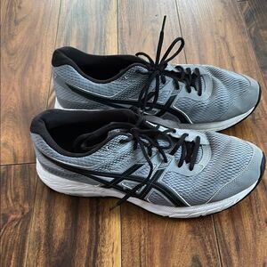 ASICS Gel Gray and Black Athletic Shoes with Breathable Mesh